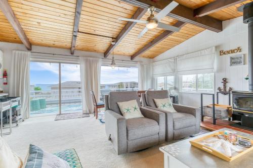 Totally Beachin Getaway by AvantStay Waterfront - photo 11