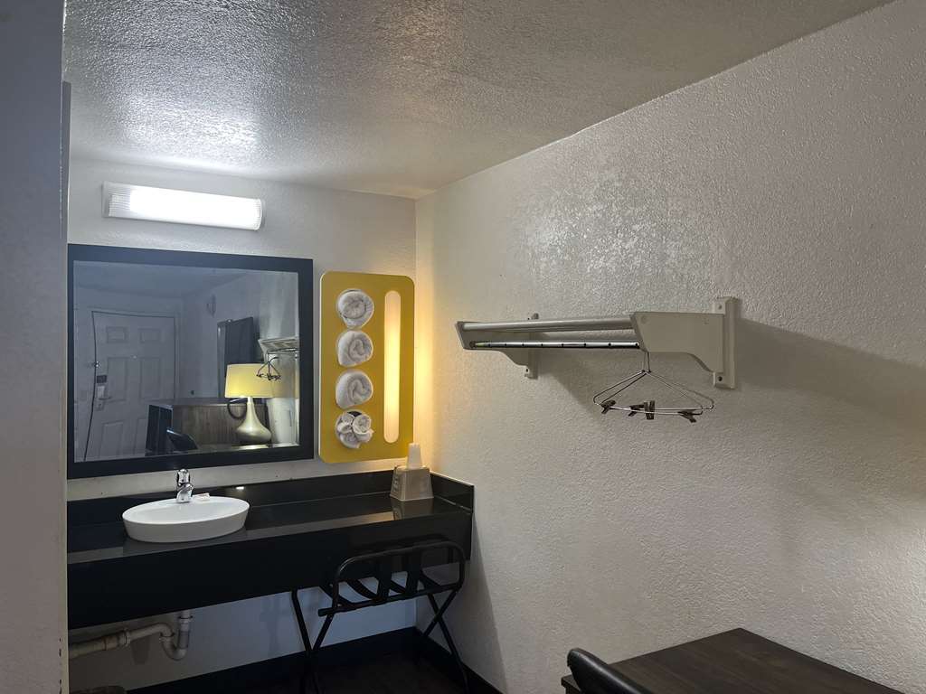 Motel 6 Cross Lanes WV Goff Mountain Rd - photo 7