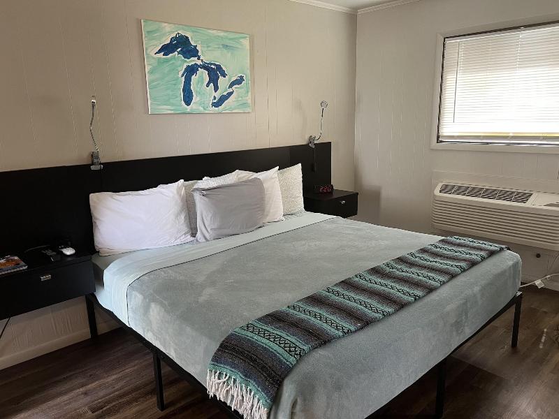 The Cedar Motel - photo 6