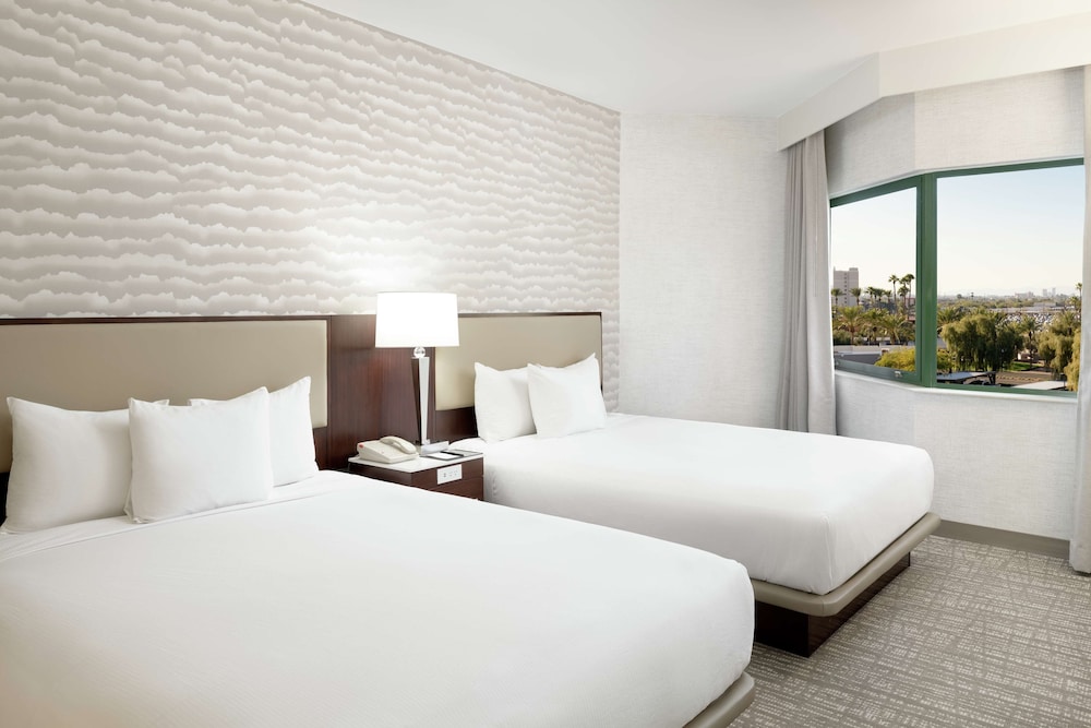 DoubleTree Suites by Hilton Phoenix - photo 7