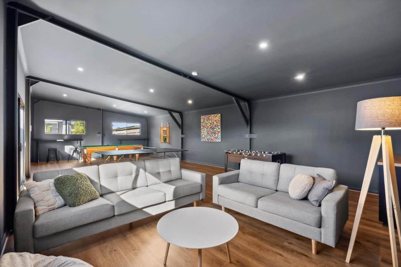 The Absolute Beach Escape For 21 - carbon neutral hotel in Saint Leonards
