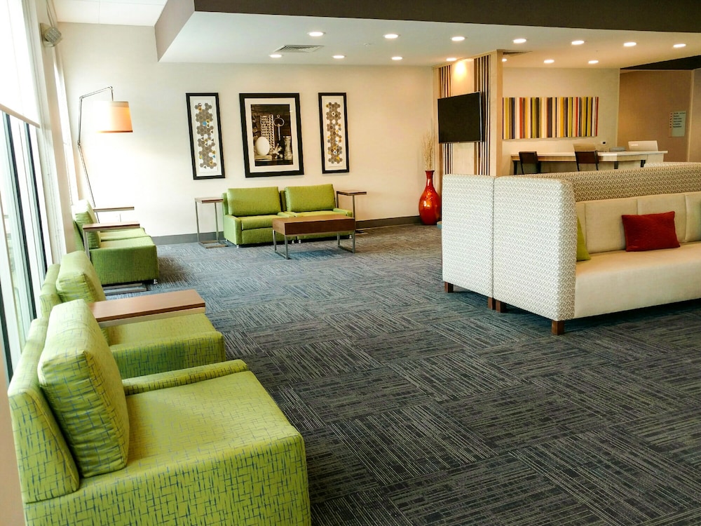 Holiday Inn Express & Suites Charlotte NE University Area by IHG - photo 5