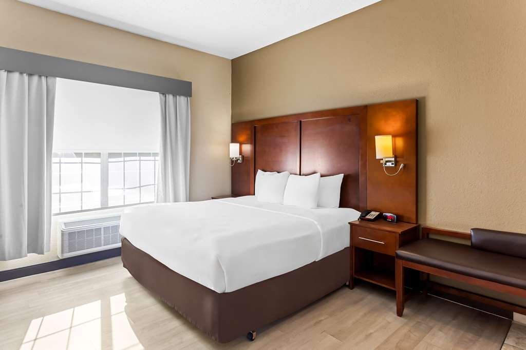Comfort Suites Grayslake near Libertyville North - photo 24