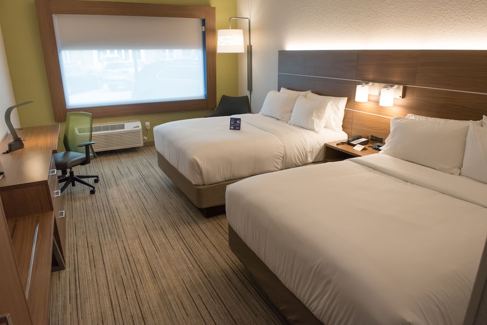 Holiday Inn Express & Suites Merrillville - photo 3