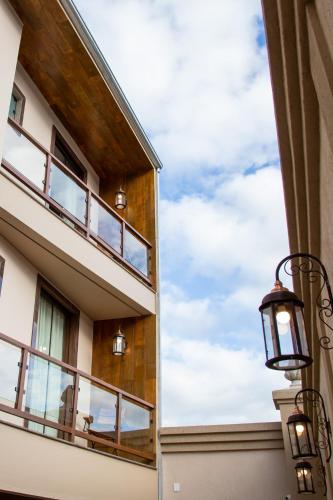 ESPAÇO 250 Apto mobiliado 3 quartos sendo uma suíte banheiro social cozinha completa sala de estar ar condicionado tv e internet — 4-Star Luxury Hotel in Tiradentes, Brasil