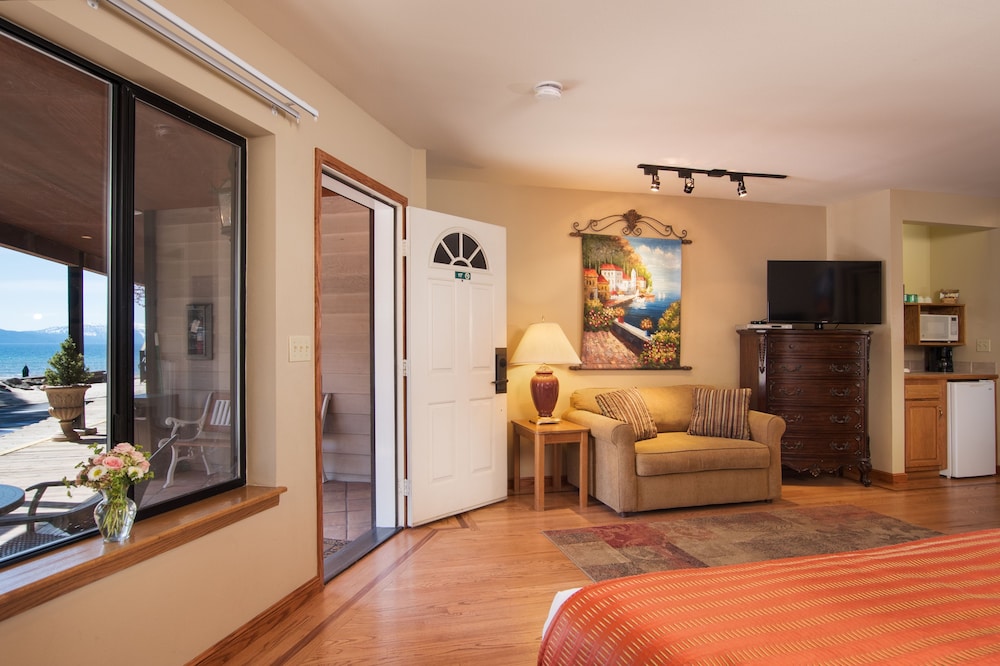 Mourelatos Lakeshore Resort - photo 28