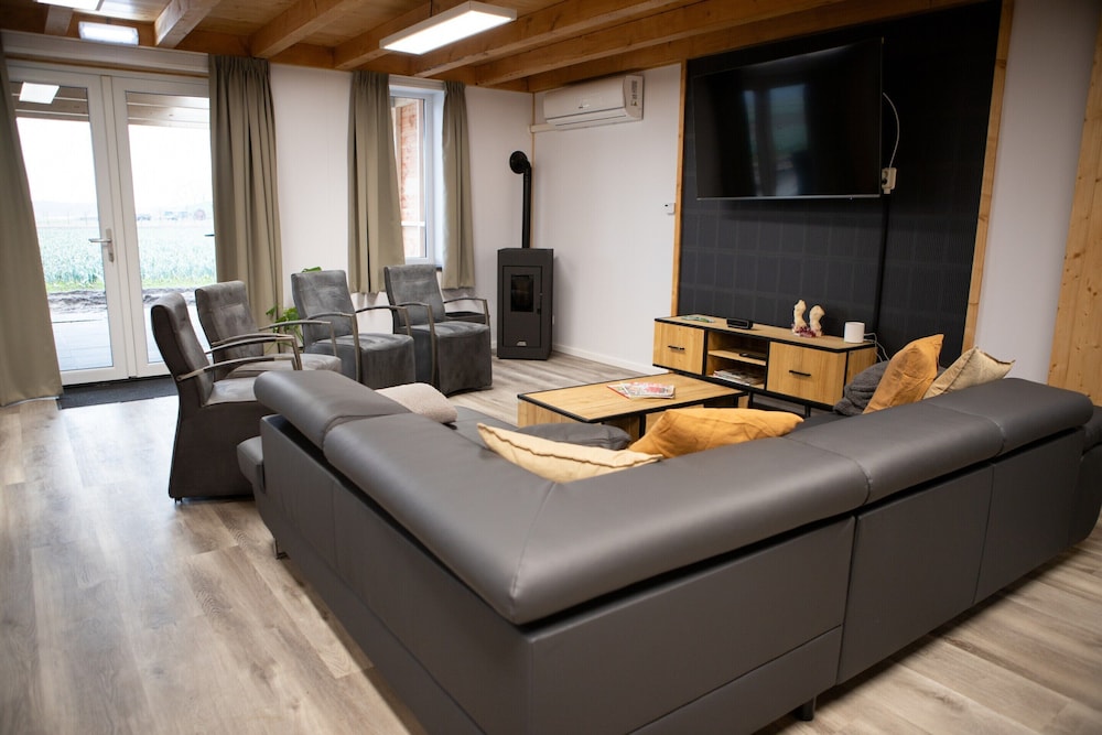 Beautiful Group Accommodation Near our own Food Forest — hotel in Oirschot