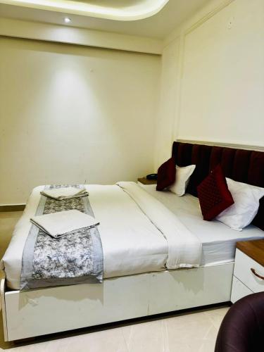 Hotel Prince Inn By DSY Hospitality in Greater Noida, India