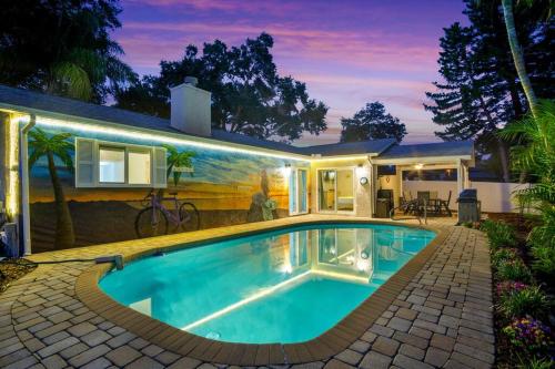 The Cycling Mermaid Palm Harbor Florida Heated Pool Bikes Trials FUN — hotel in Palm Harbor