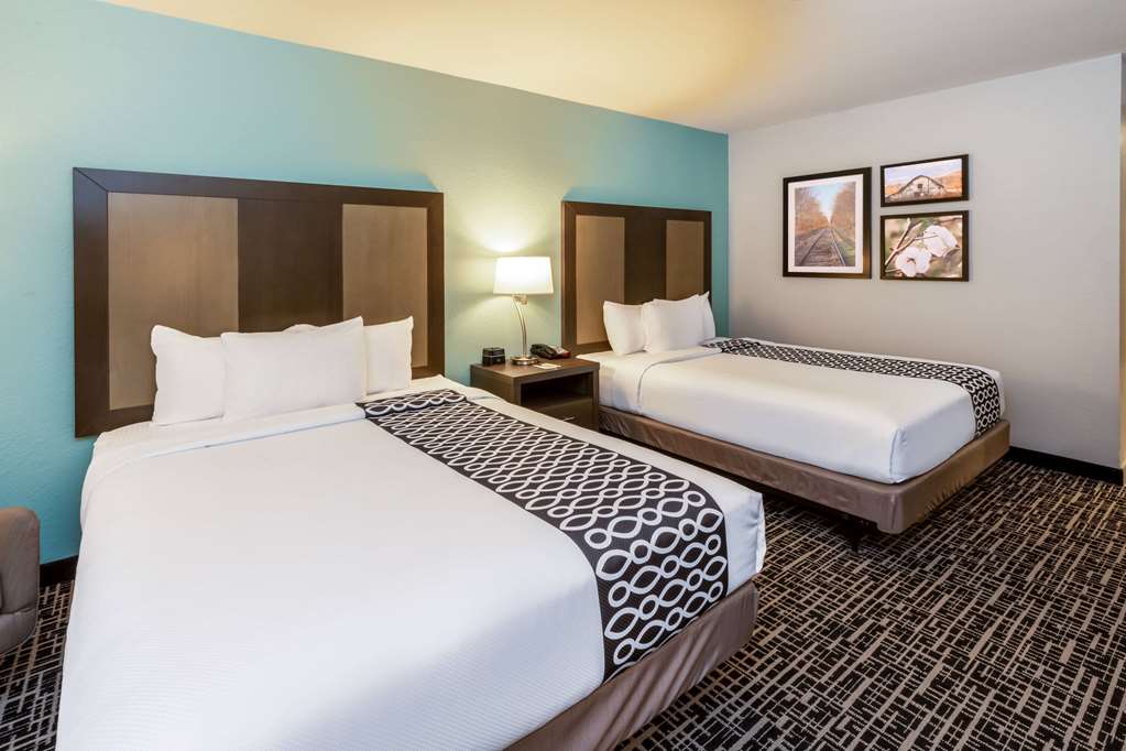 La Quinta Inn and Suites by Wyndham Jonesboro - photo 13