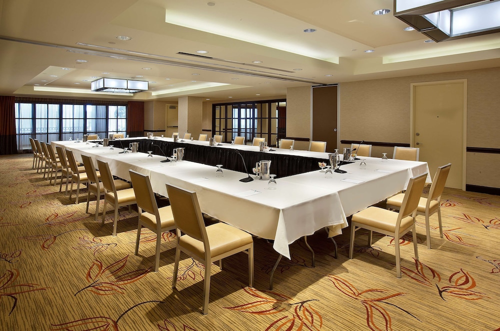 Embassy Suites by Hilton Washington DC Chevy Chase Pavilion - photo 40