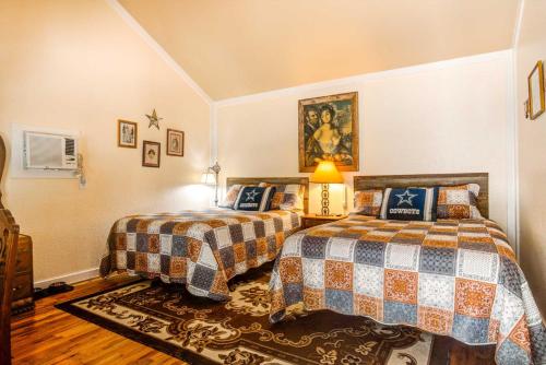 #1 Cabaret Bandera Tin Star Bandera TX in Bandera, United States