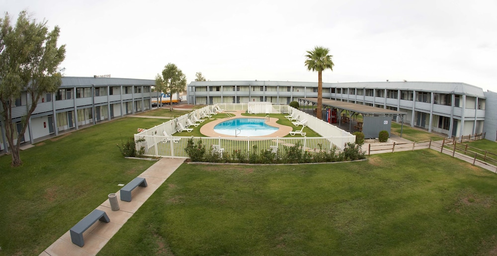 E Z 8 Motel Phoenix Airporter - photo 23