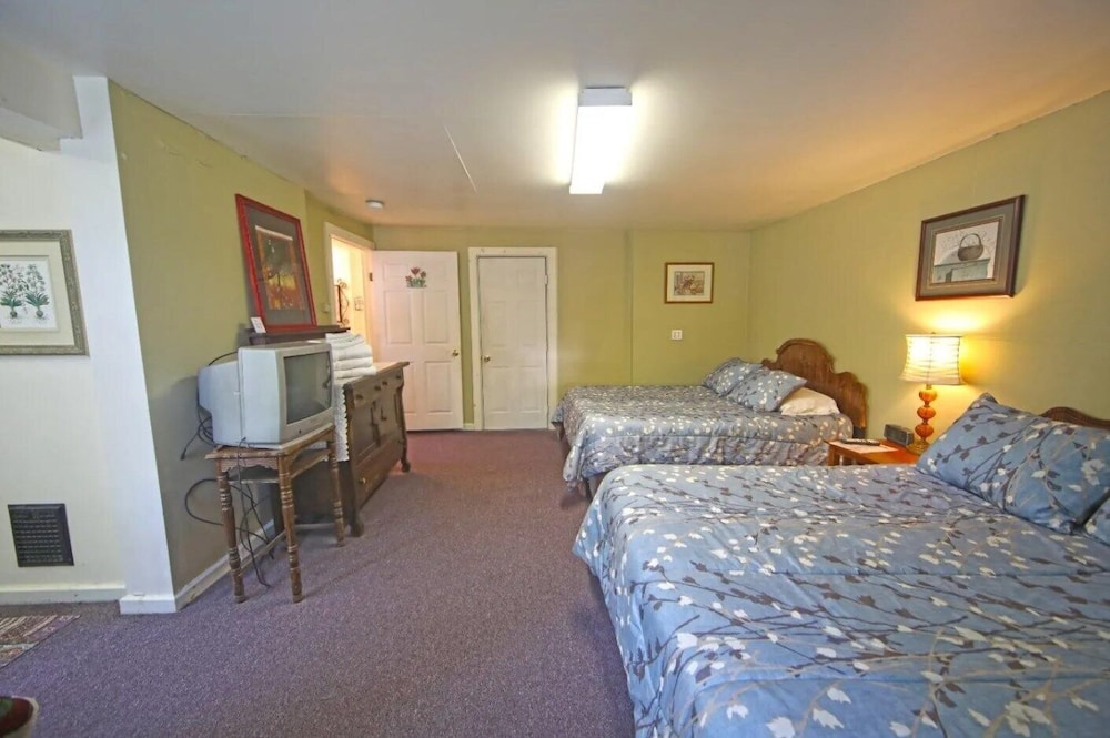 The Hayden Creek Inn - photo 9