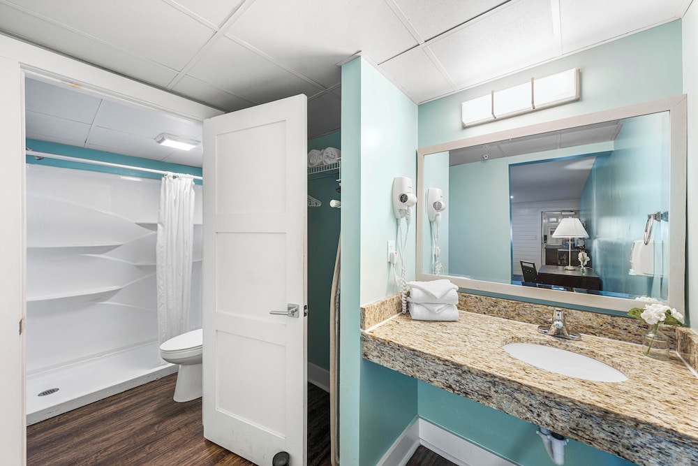 Boardwalk Beach Hotel - photo 85