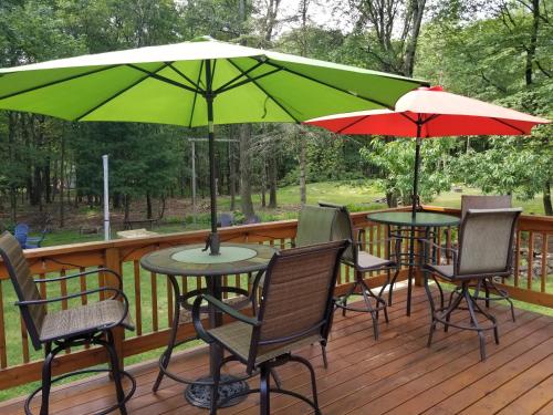 Serenity and Fun all in one in this Cozy Pocono Cabin — 4-Star Luxury Hotel in Jim Thorpe, United States