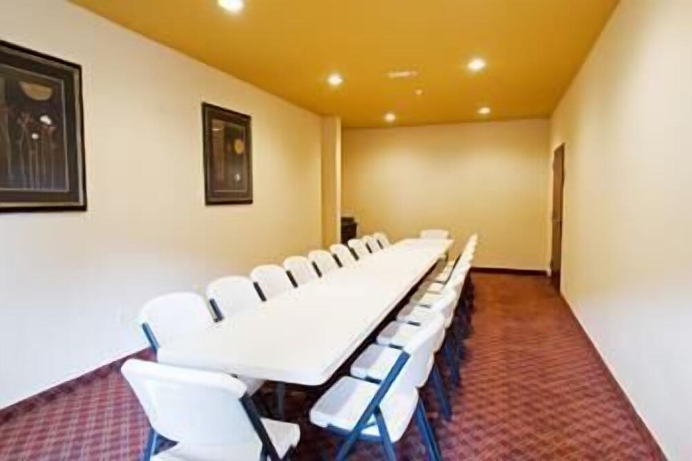 Garden Inn Hotel - photo 9