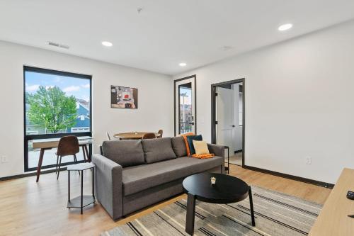 CozySuites on Mass with garage parking #2 — 4-Star Luxury Hotel in Indianapolis, United States