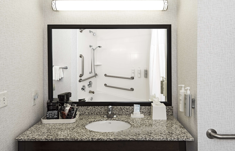 Hampton Inn & Suites Raleigh Downtown - photo 67