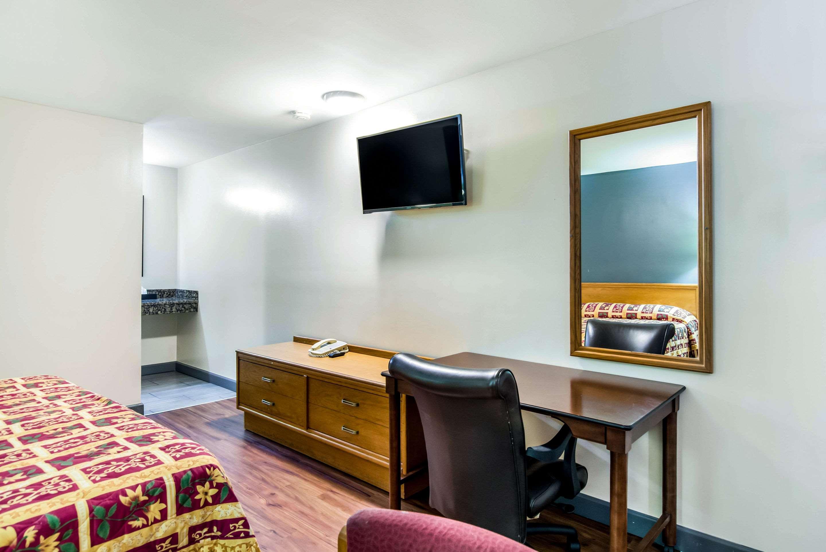 Rodeway Inn Richmond South - photo 13