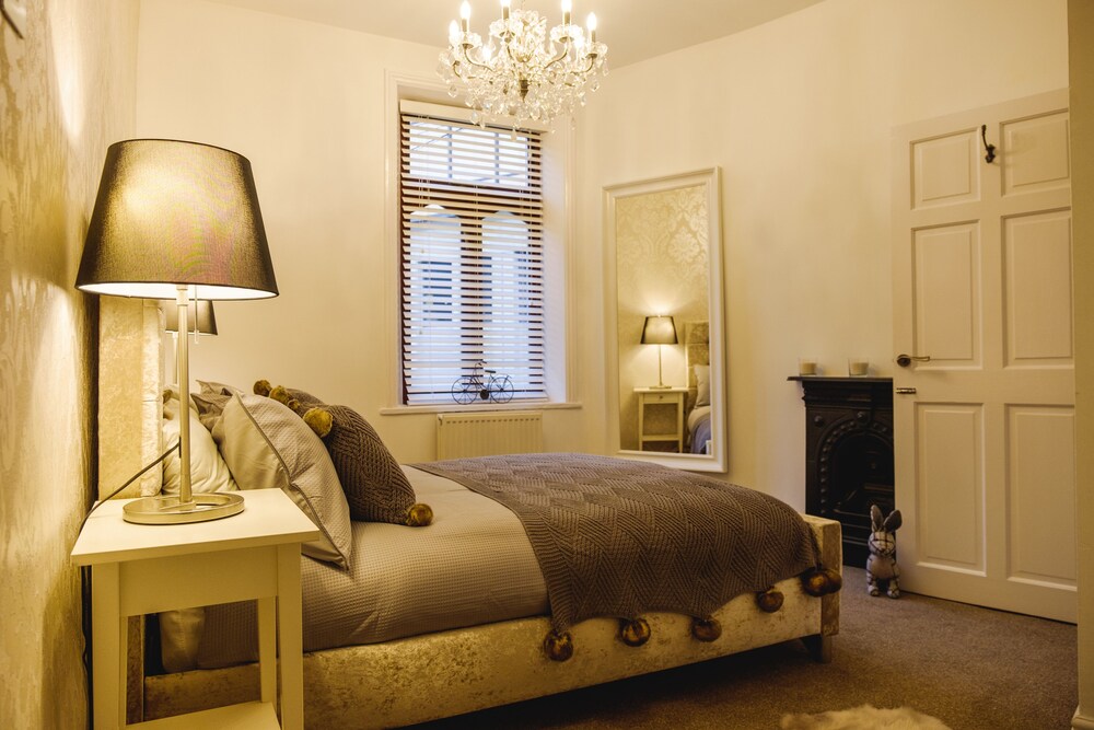 St John's Cottage Simple2let Serviced Apartments — 4-Star Luxury Hotel in Halifax, United Kingdom