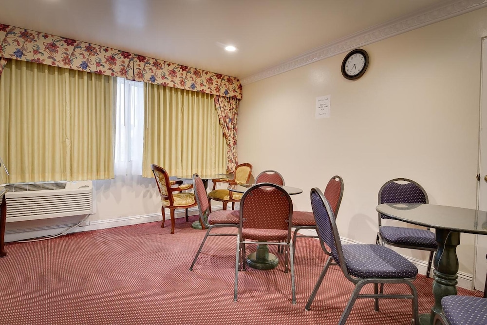Vagabond Inn Long Beach - photo 16