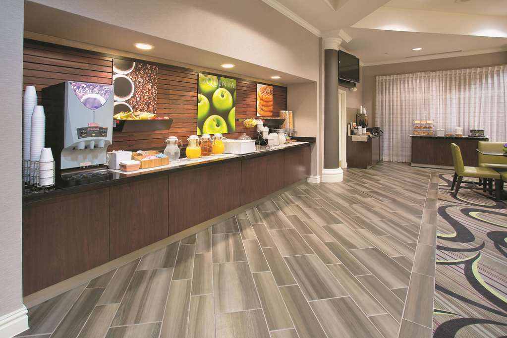 La Quinta Inn & Suites by Wyndham Mesa Superstition Springs - photo 34