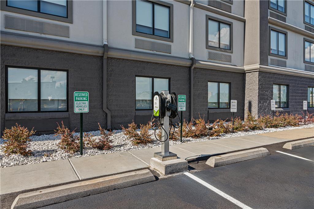 Best Western Plus Savannah Gateway - photo 8