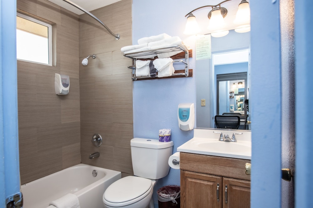 Aqua Breeze Inn - photo 80