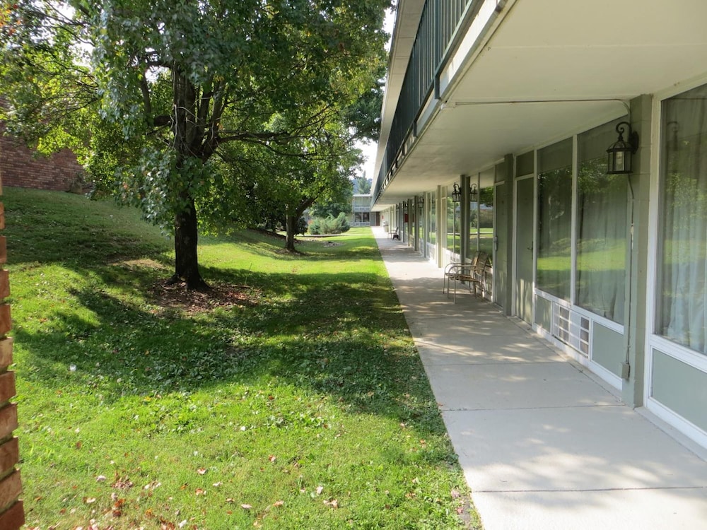 Americourt Extended Stays - photo 31