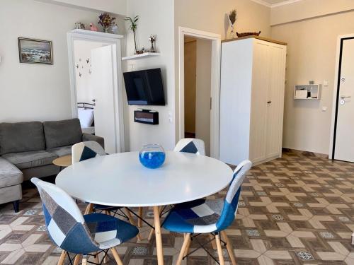Dafni's home is in 200m to metro Ag Ioanis — 4-Star Luxury Hotel in Athens, Greece