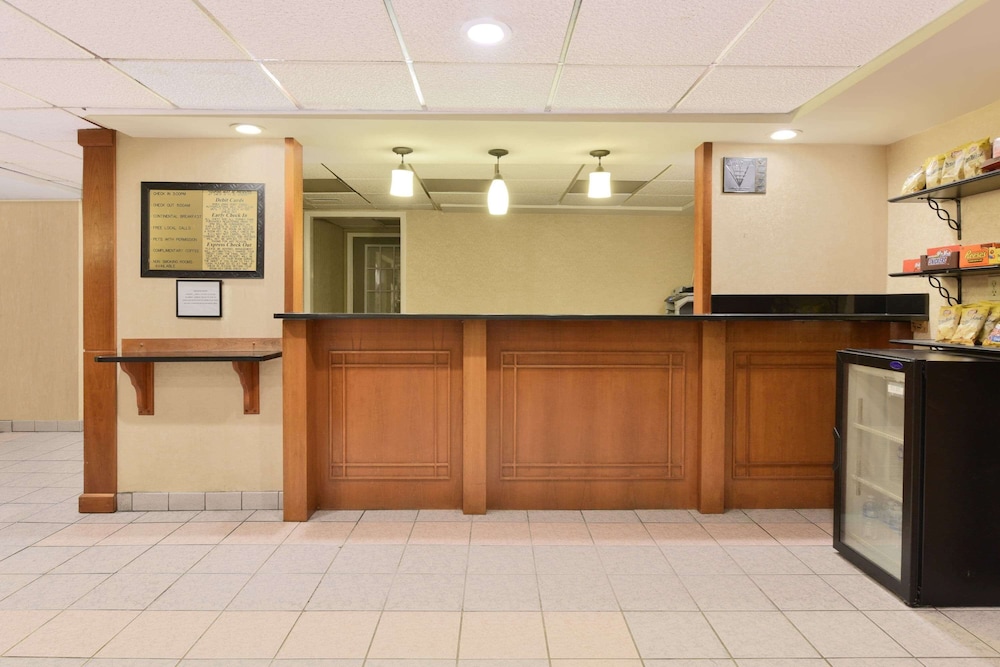 Howard Johnson Hotel & Suites by Wyndham Allentown Dorney - photo 2