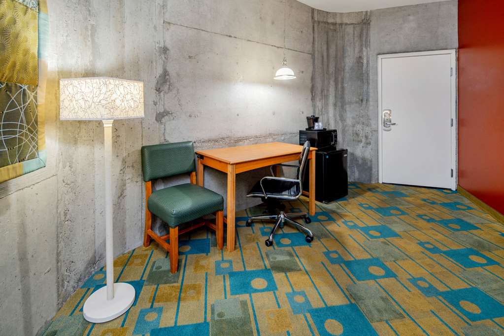 La Quinta Inn & Suites by Wyndham Irvine Spectrum - photo 27