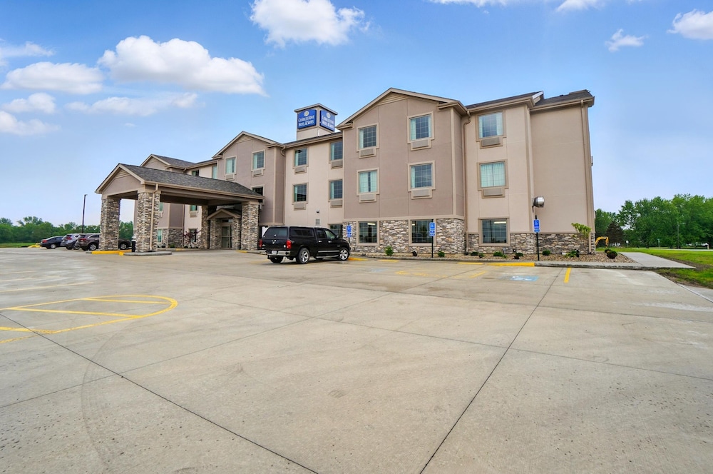 Cobblestone Hotel & Suites RussellsPoint pet-friendly hotel Russells Point