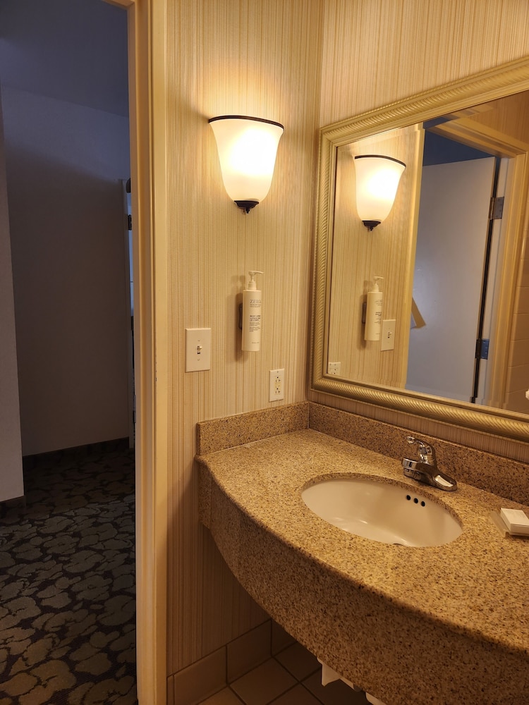 Hilton Garden Inn Redding - photo 36