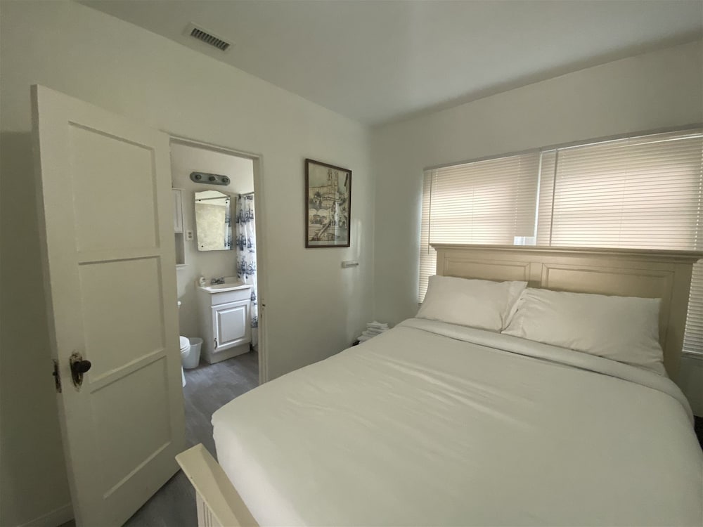 Orange Tree Cottages Downtown - photo 8