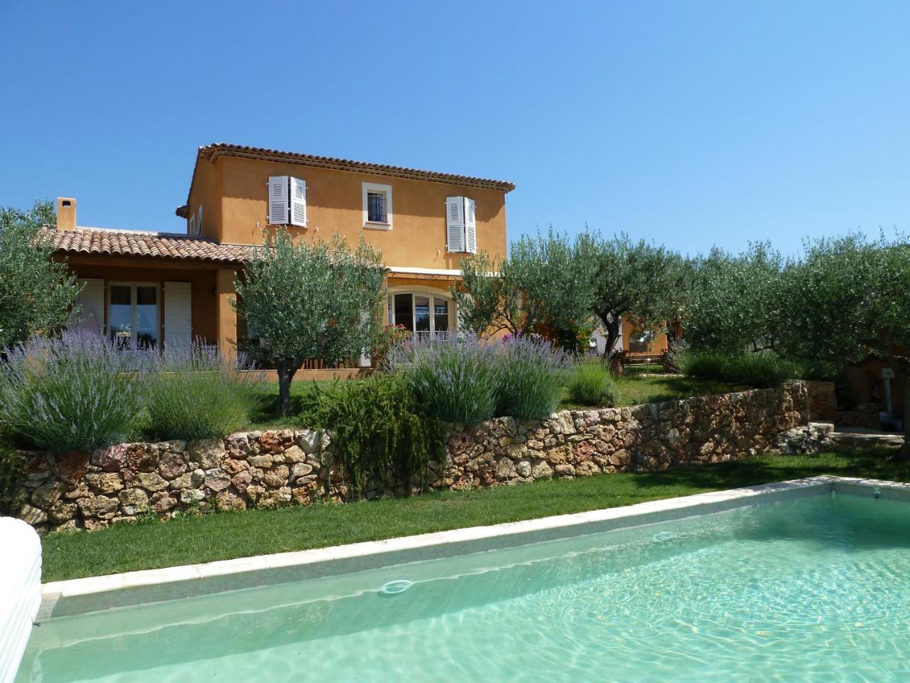 Mas De l'Olivette - carbon neutral hotel in Cotignac