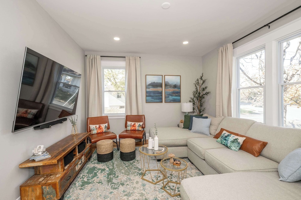 Bridgetown Bungalow West Cincy — 4-Star Luxury Hotel in Cincinnati, United States