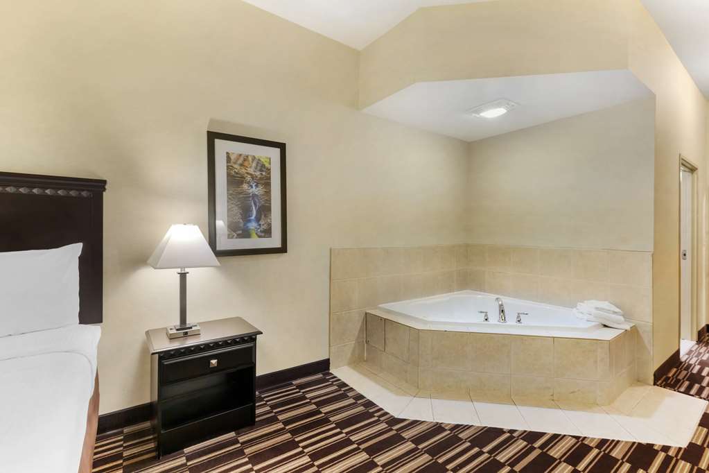 Best Western Plus Victor Inn & Suites - photo 21