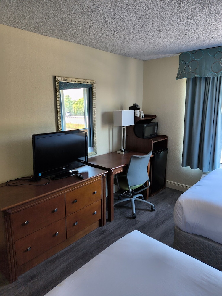 Baymont By Wyndham Gainesville I 75 - photo 5
