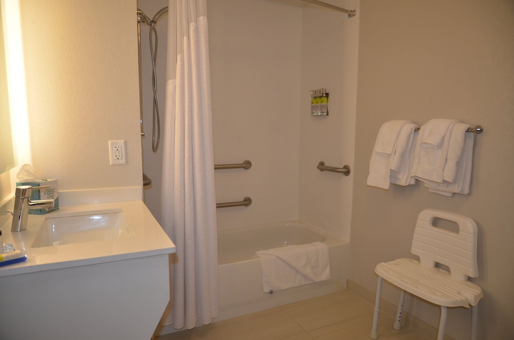 Holiday Inn Express Hotel & Suites Rochester by IHG - photo 6