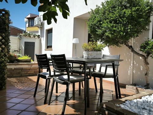 Bidda Mores Appartamenti I Velieri — 4-Star Luxury Hotel in Capoterra, Italy