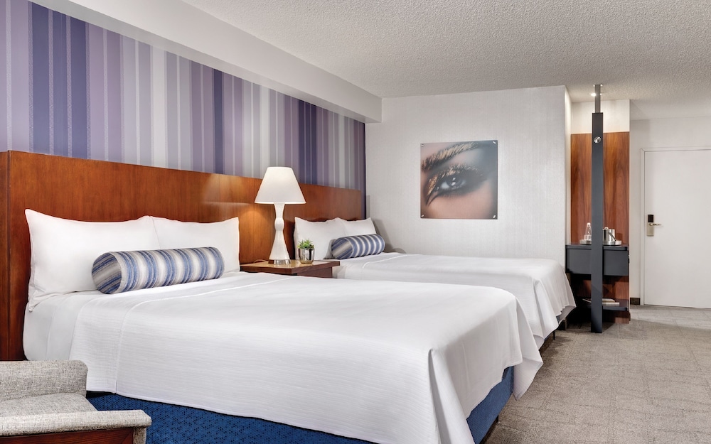 Luxor Hotel and Casino - photo 9