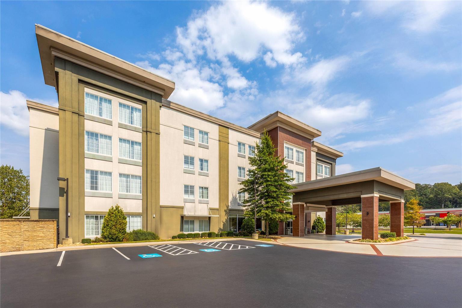 La Quinta Inn & Suites by Wyndham Chattanooga Lookout Mtn - photo 3