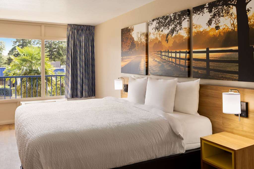 Days Inn by Wyndham McComb MS - photo 24