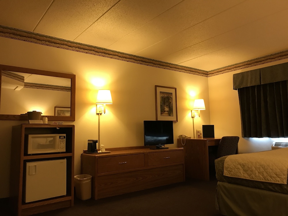 FairBridge Inn & Suites in Thorp WI - photo 6
