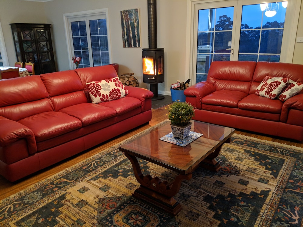 Mountain Blue Guest Accommodation — 4-Star Luxury Hotel in Deloraine, Australia