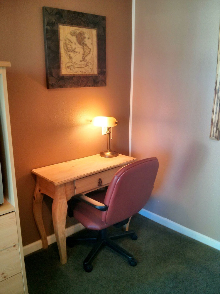 Green Gables Motel & Suites - photo 11