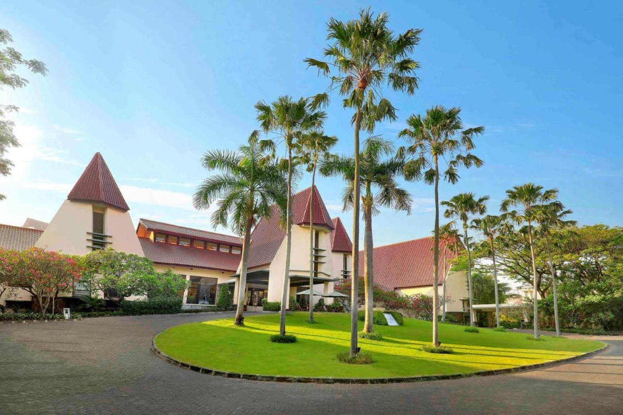 Grand Tropic Suites Hotel — hotel in Surabaya