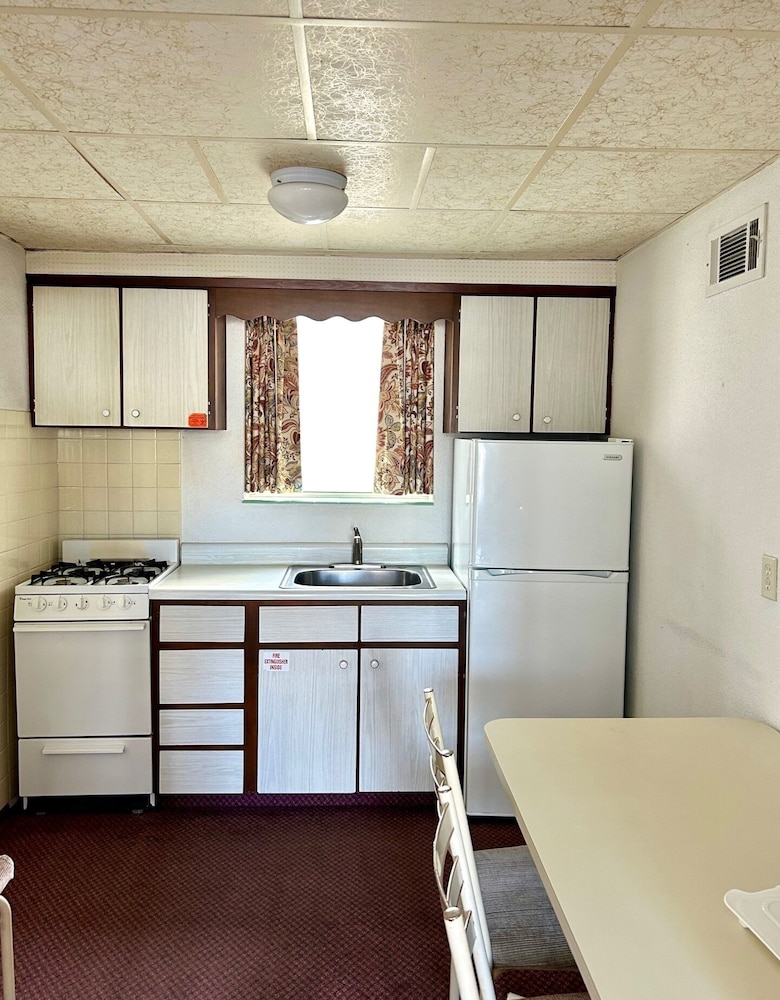 Ivan Hoe Motel - photo 17